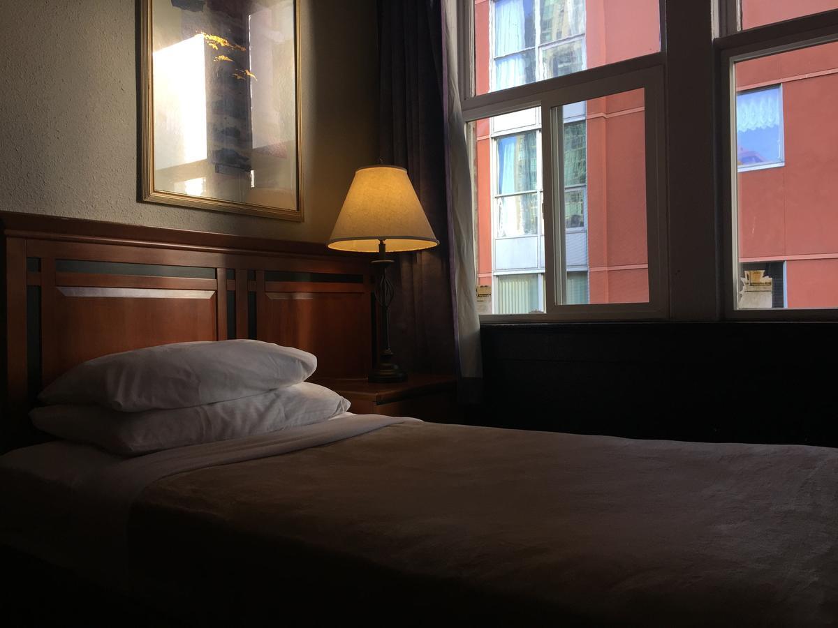 فانكوفر Hotel Ambassador المظهر الخارجي الصورة